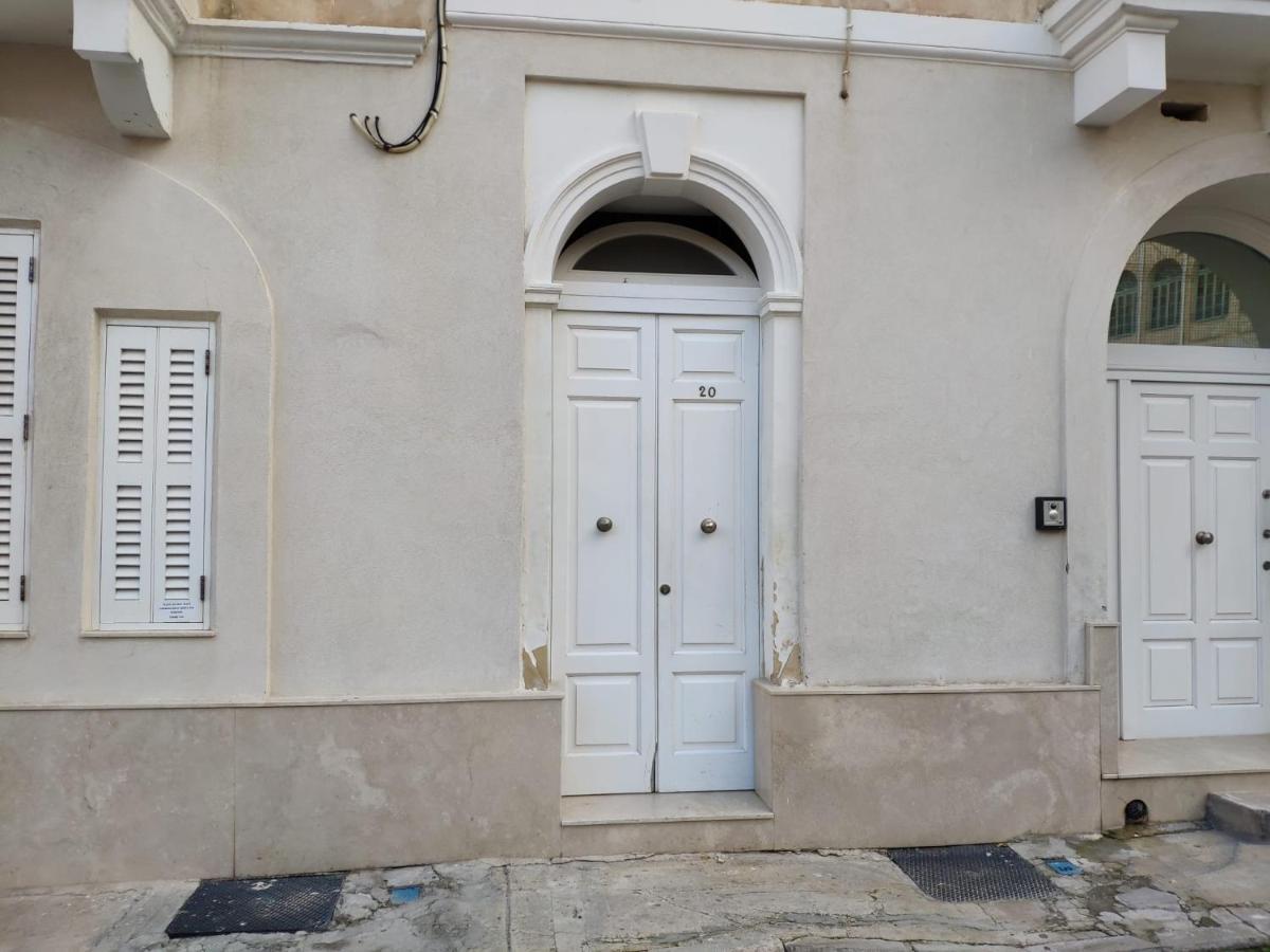 Bright And Central 2 Bedroom Apartment In Sliema Extérieur photo